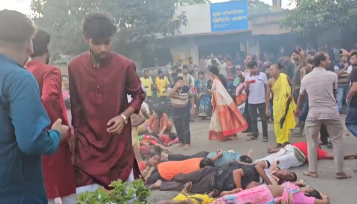 বগুড়ায় রথযাত্রায় বিদ্যুৎস্পৃষ্টে নিহত ৫ আহত ৪০ বগুড়ায় রথযাত্রায় বিদ্যুৎস্পৃষ্টে নিহত ৫ আহত ৪০