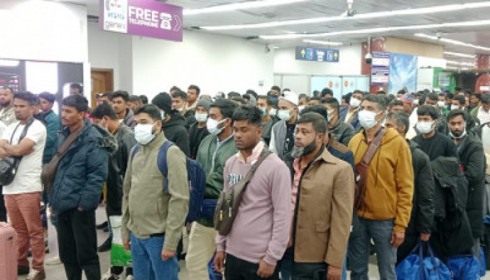 লিবিয়া-তিউনিসিয়ায় আটকে পড়া ১৬১ বাংলাদেশি দেশে ফিরেছেন লিবিয়া-তিউনিসিয়ায় আটকে পড়া ১৬১ বাংলাদেশি দেশে ফিরেছেন