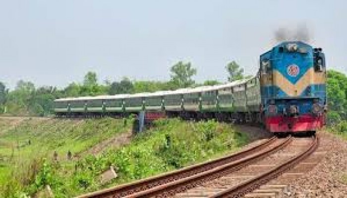 ট্রেনের ধাক্কায় ব্যাটারিচালিত অটোরিকশার ৭ যাত্রী নিহত ট্রেনের ধাক্কায় ব্যাটারিচালিত অটোরিকশার ৭ যাত্রী নিহত