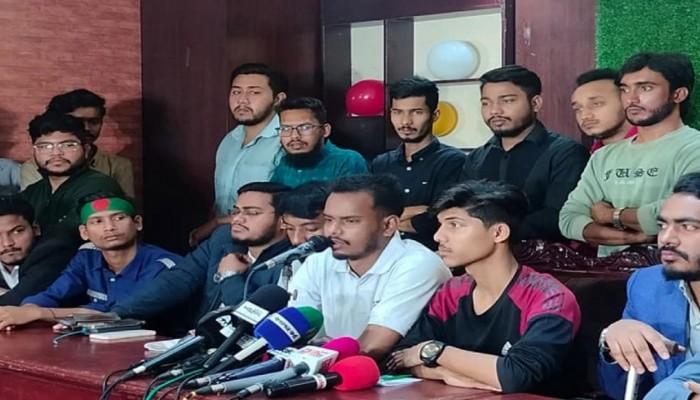 বৈষম্যের শিকার হয়ে সংবাদ সম্মেলন করেছে বৈষম্যবিরোধী বৈষম্যের শিকার হয়ে সংবাদ সম্মেলন করেছে বৈষম্যবিরোধী
