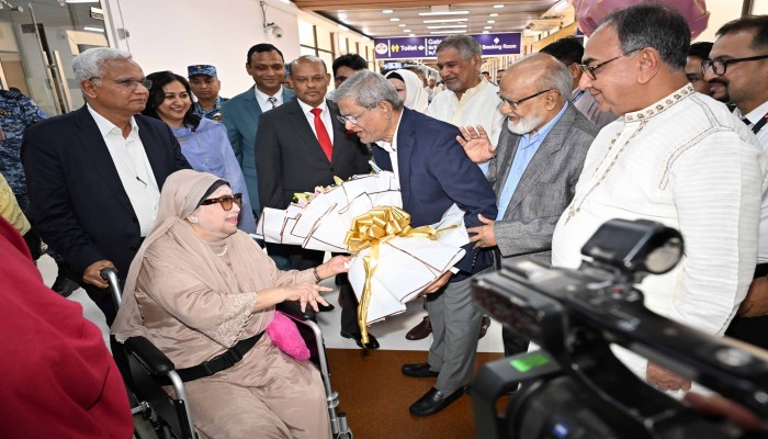 খালেদা জিয়ার ফিরে আসা গণতন্ত্রের উত্তরণ সহজ করবে-মির্জা ফখরুল খালেদা জিয়ার ফিরে আসা গণতন্ত্রের উত্তরণ সহজ করবে-মির্জা ফখরুল