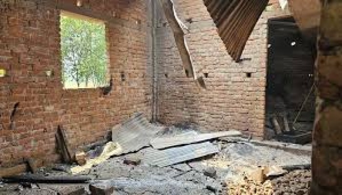 হত্যা মামলার আসামিদের তালাবদ্ধ ঘরে আগুন হত্যা মামলার আসামিদের তালাবদ্ধ ঘরে আগুন