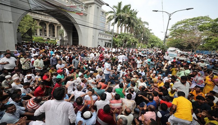 ইশরাককে মেয়র পদে না বসানোয় ক্ষোভ বাড়ছে ইশরাককে মেয়র পদে না বসানোয় ক্ষোভ বাড়ছে