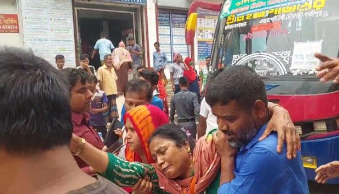 গাজীপুরে একটি পোশাক কারখানার শতাধিক শ্রমিক অসুস্থ গাজীপুরে একটি পোশাক কারখানার শতাধিক শ্রমিক অসুস্থ