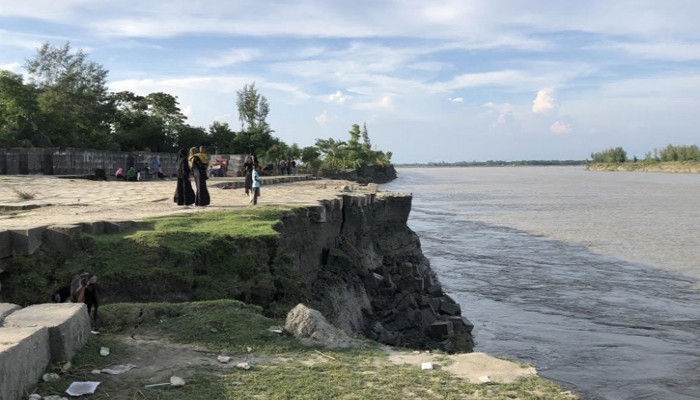 বর্ষা শুরুর আগেই ফেনীতে তীব্র হচ্ছে নদীভাঙন বর্ষা শুরুর আগেই ফেনীতে তীব্র হচ্ছে নদীভাঙন