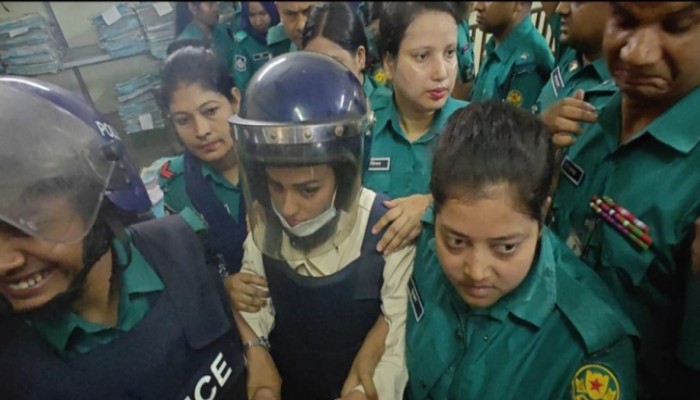 আদালতে কাঁদলেন নুসরাত ফারিয়া কারাগারে প্রেরণ আদালতে কাঁদলেন নুসরাত ফারিয়া কারাগারে প্রেরণ