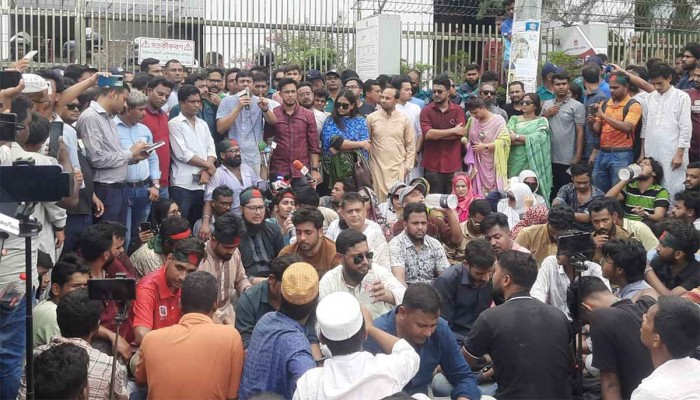 বিএনপিপন্থী তিন উপদেষ্টার পদত্যাগ চায় এনসিপি বিএনপিপন্থী তিন উপদেষ্টার পদত্যাগ চায় এনসিপি