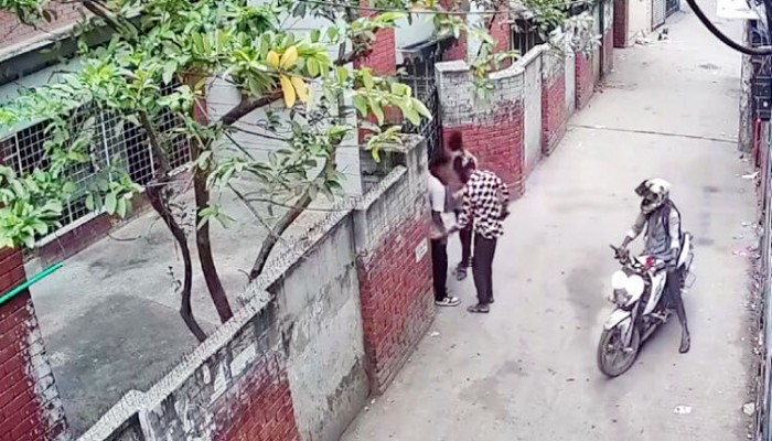 মগবাজারে কুপিয়ে ব্যাগ ছিনতাইয়ের ঘটনায় গ্রেফতার ৩ মগবাজারে কুপিয়ে ব্যাগ ছিনতাইয়ের ঘটনায় গ্রেফতার ৩