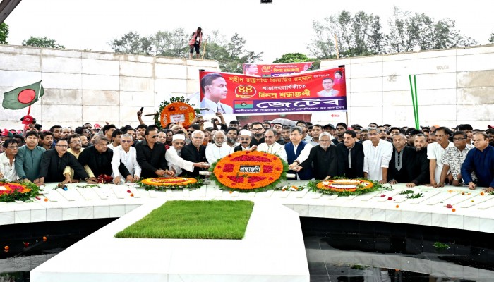 জিয়াউর রহমানের সমাধিতে বিএনপি ও অঙ্গসংগঠনের শ্রদ্ধা জিয়াউর রহমানের সমাধিতে বিএনপি ও অঙ্গসংগঠনের শ্রদ্ধা