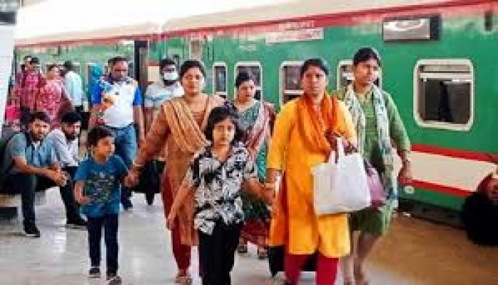 খুশির ঈদযাত্রায় ট্রেন ছাড়ছে সময় মতোই উচ্ছ্বসিত ঘরমুখো মানুষ খুশির ঈদযাত্রায় ট্রেন ছাড়ছে সময় মতোই উচ্ছ্বসিত ঘরমুখো মানুষ