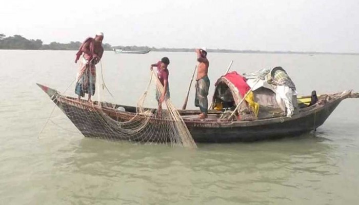 ৫৮ দিনের নিষেধাজ্ঞা শেষে সমুদ্রে মাছ আহরণে প্রস্তুত জেলেরা ৫৮ দিনের নিষেধাজ্ঞা শেষে সমুদ্রে মাছ আহরণে প্রস্তুত জেলেরা