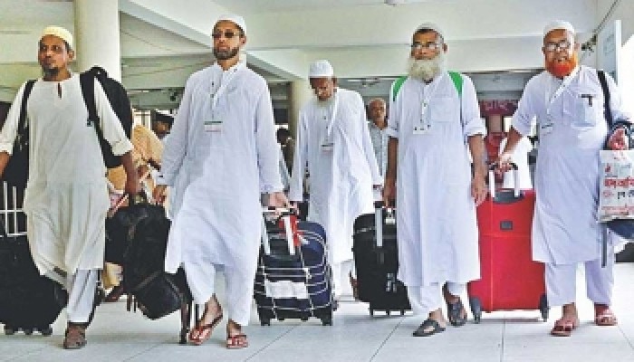 দেশে ফিরেছেন ১২ হাজার ৮৭৭ হাজি, মৃত্যু ২৬ জনের দেশে ফিরেছেন ১২ হাজার ৮৭৭ হাজি, মৃত্যু ২৬ জনের