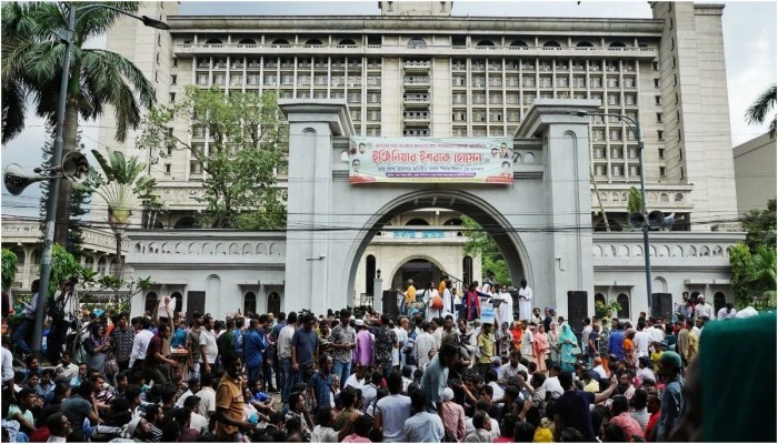 নগর ভবনে ইশরাক সমর্থকদের অবস্থান কর্মসূচি পালন নগর ভবনে ইশরাক সমর্থকদের অবস্থান কর্মসূচি পালন