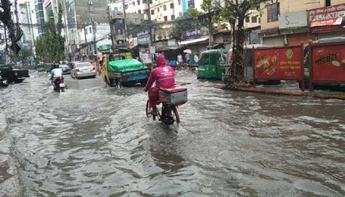 টানা বৃষ্টিতে জলাবদ্ধতা ভোগান্তিতে নগরবাসী টানা বৃষ্টিতে জলাবদ্ধতা ভোগান্তিতে নগরবাসী
