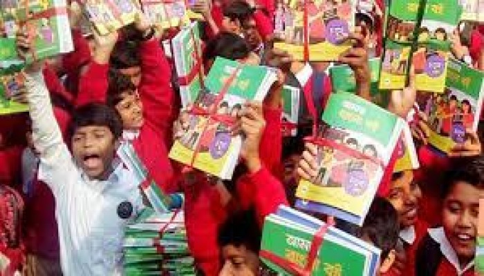 কালোবাজারিতে পাঠ্যবই বিক্রি কালোবাজারিতে পাঠ্যবই বিক্রি