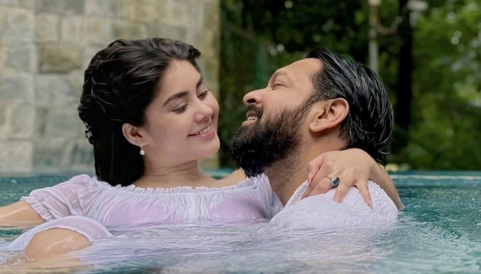 বৃষ্টিতে সুইমিংপুলে রোমান্টিক মুহূর্ত কাটাচ্ছে তাহসান-রোজা