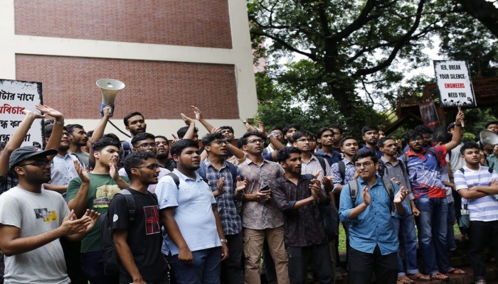 ৩ দাবিতে বুয়েট শিক্ষার্থীদের বিক্ষোভ ৩ দাবিতে বুয়েট শিক্ষার্থীদের বিক্ষোভ