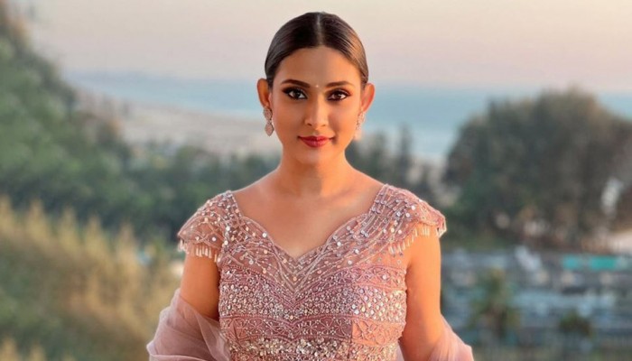 মেহজাবীনকে কটাক্ষ: ‘অপেক্ষায় থাকেন’ জবাব অভিনেত্রীর!