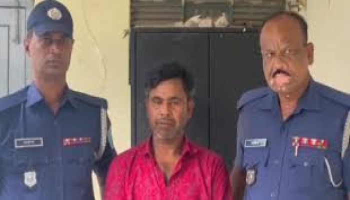 শ্রীপুরে শীর্ষ সন্ত্রাসীকে ধরে পুলিশে দিলেন বিএনপি নেতা ডা. বাচ্চু শ্রীপুরে শীর্ষ সন্ত্রাসীকে ধরে পুলিশে দিলেন বিএনপি নেতা ডা. বাচ্চু