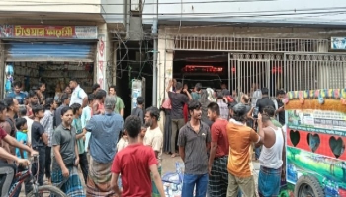 ভুল চিকিৎসায় রোগী মৃত্যুর অভিযোগ হাসপাতাল ভাঙচুর ভুল চিকিৎসায় রোগী মৃত্যুর অভিযোগ হাসপাতাল ভাঙচুর