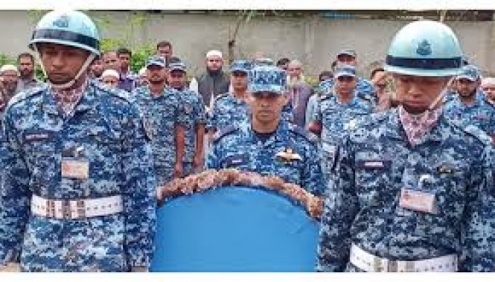 ফরিদপুরে শিক্ষার্থী রাইসার কবরে বিমান বাহিনীর শ্রদ্ধা ফরিদপুরে শিক্ষার্থী রাইসার কবরে বিমান বাহিনীর শ্রদ্ধা