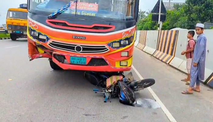 ফরিদপুরের ভাঙ্গায় বাসের ধাক্কায় মোটরসাইকেল চালক নিহত, আহত ২ ফরিদপুরের ভাঙ্গায় বাসের ধাক্কায় মোটরসাইকেল চালক নিহত, আহত ২