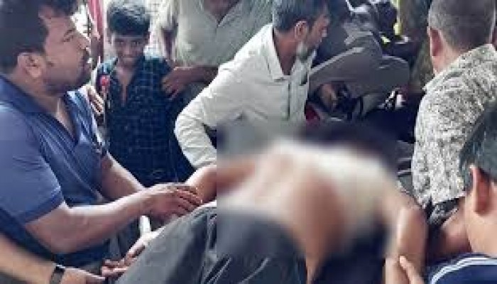 ছাত্রলীগ নেতাসহ তিন ভাইকে কুপিয়ে জখম ছাত্রলীগ নেতাসহ তিন ভাইকে কুপিয়ে জখম
