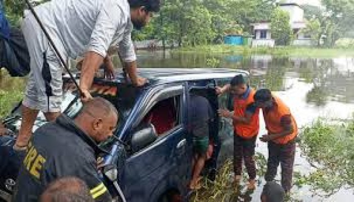 বাহার বাড়ি ফিরলেও হারিয়েছেন মা-স্ত্রী-সন্তানসহ ৭ জন বাহার বাড়ি ফিরলেও হারিয়েছেন মা-স্ত্রী-সন্তানসহ ৭ জন