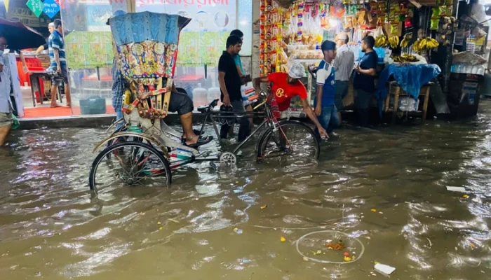 নেই পানি নিষ্কাশনের সুব্যবস্থা অল্প বৃষ্টিতেই ডুবছে ঢাকা নেই পানি নিষ্কাশনের সুব্যবস্থা অল্প বৃষ্টিতেই ডুবছে ঢাকা
