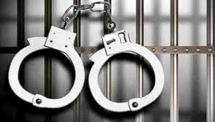 রাজধানীর সবুজবাগে ৩ ছিনতাইকারী আটক রাজধানীর সবুজবাগে ৩ ছিনতাইকারী আটক