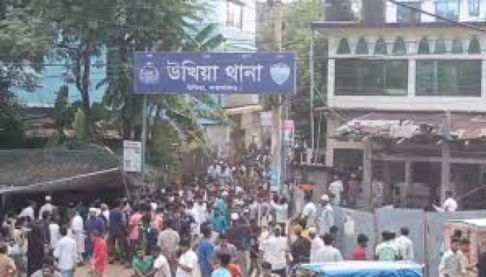 চাকরিচ্যুত শিক্ষকদের বিক্ষোভে পুলিশের লাঠিচার্জ, আটক ১৫ চাকরিচ্যুত শিক্ষকদের বিক্ষোভে পুলিশের লাঠিচার্জ, আটক ১৫