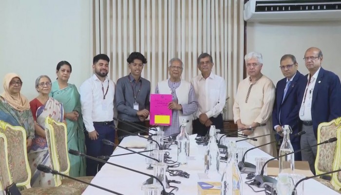 সাগর-রুনির সন্তান মেঘের হাতে প্লটের দলিল হস্তান্তর প্রধান উপদেষ্টার সাগর-রুনির সন্তান মেঘের হাতে প্লটের দলিল হস্তান্তর প্রধান উপদেষ্টার
