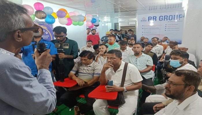 কর্মশালার মাধ্যমে জাপানিজ ভাষা শিক্ষা দিচ্ছে আর আর গ্রুপ কর্মশালার মাধ্যমে জাপানিজ ভাষা শিক্ষা দিচ্ছে আর আর গ্রুপ