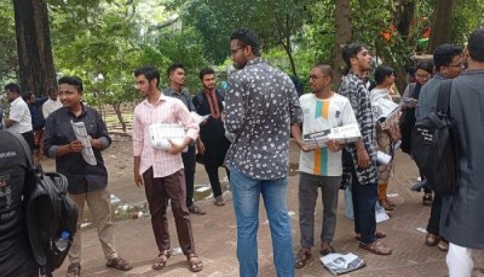 জমজমাট প্রচারণায় উৎসবমুখর ক্যাম্পাস জমজমাট প্রচারণায় উৎসবমুখর ক্যাম্পাস