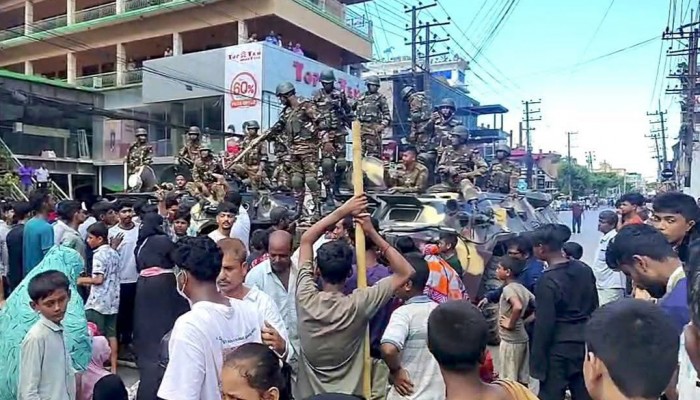 বাঁকখালী তীরে উচ্ছেদ অভিযানে বাধা রাস্তায় বিক্ষোভ-অবরোধ বাঁকখালী তীরে উচ্ছেদ অভিযানে বাধা রাস্তায় বিক্ষোভ-অবরোধ