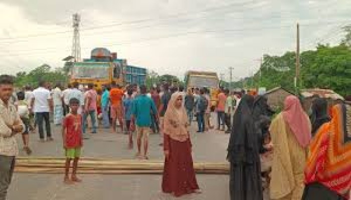 অবরোধে অচল ঢাকা সিলেট মহাসড়ক, ৬ ঘণ্টা পর স্বাভাবিক অবরোধে অচল ঢাকা সিলেট মহাসড়ক, ৬ ঘণ্টা পর স্বাভাবিক