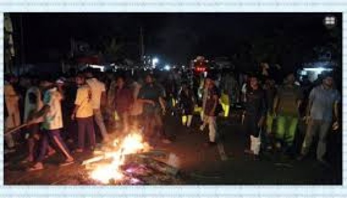 থমথমে হাটহাজারী পরিস্থিতি নিয়ন্ত্রণে সেনাবাহিনী থমথমে হাটহাজারী পরিস্থিতি নিয়ন্ত্রণে সেনাবাহিনী