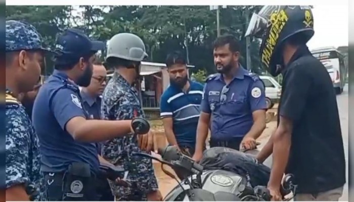 আমতলীতে যৌথবাহিনীর অভিযানে ৯ গাড়িতে মামলা ও ৩ গাড়ি আটক আমতলীতে যৌথবাহিনীর অভিযানে ৯ গাড়িতে মামলা ও ৩ গাড়ি আটক