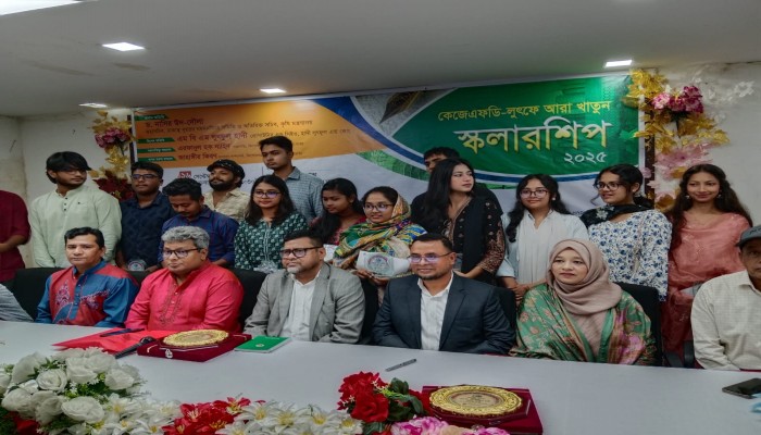 কে জে এফ ডি শিক্ষাবৃত্তি প্রদান অনুষ্ঠানে কাঁদলেন হাদী কে জে এফ ডি শিক্ষাবৃত্তি প্রদান অনুষ্ঠানে কাঁদলেন হাদী