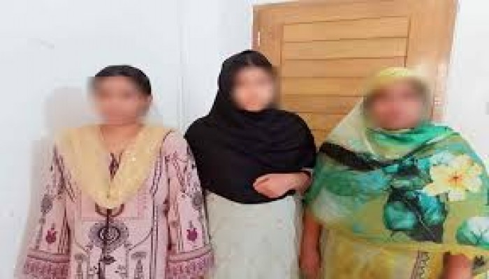 বাসা ভাড়া নেওয়ার ছলে মোবাইল চুরি চক্রের ৩ নারী গ্রেফতার বাসা ভাড়া নেওয়ার ছলে মোবাইল চুরি চক্রের ৩ নারী গ্রেফতার