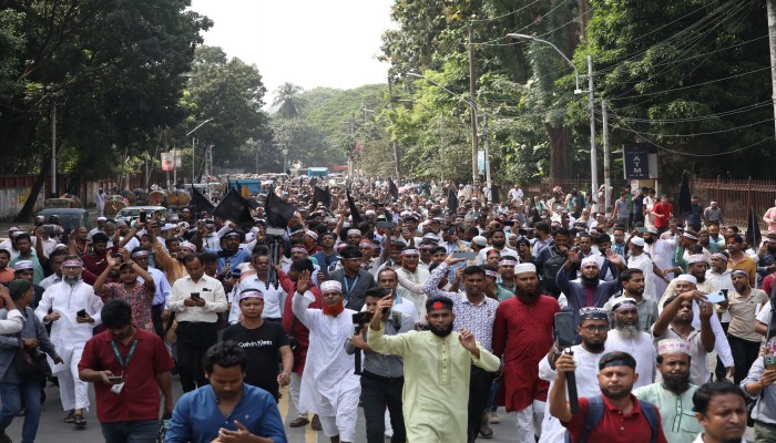 কালো পতাকা নিয়ে মিছিল অনশনরত শিক্ষকদের কালো পতাকা নিয়ে মিছিল অনশনরত শিক্ষকদের