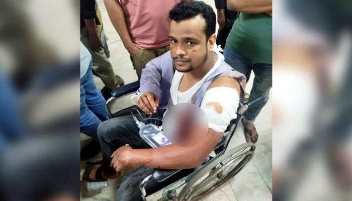 রাজধানীতে বাস থামিয়ে স্বর্ণ ছিনতাই গ্রেফতার ৮ রাজধানীতে বাস থামিয়ে স্বর্ণ ছিনতাই গ্রেফতার ৮