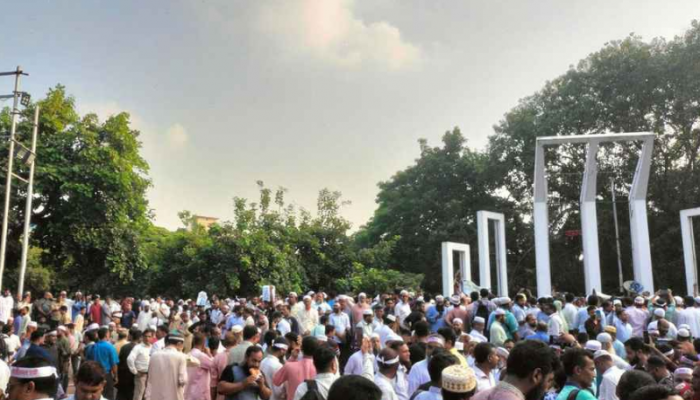 বিজয় নিয়ে ক্লাসে ফিরছেন শিক্ষকরা বিজয় নিয়ে ক্লাসে ফিরছেন শিক্ষকরা