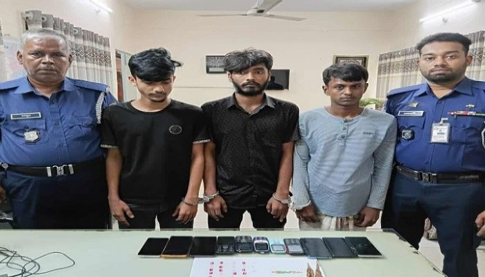 চেয়ারম্যানের ছেলেসহ হ্যাকার চক্রের তিন সদস্য গ্রেফতার চেয়ারম্যানের ছেলেসহ হ্যাকার চক্রের তিন সদস্য গ্রেফতার