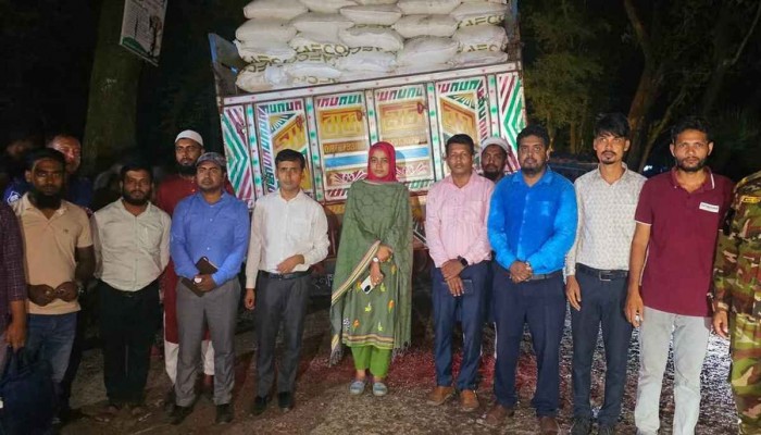 নোয়াখালীতে ট্রলারবোঝাই ইউরিয়া সার জব্দ নোয়াখালীতে ট্রলারবোঝাই ইউরিয়া সার জব্দ