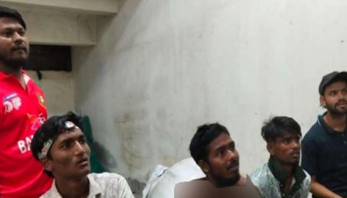 চট্টগ্রামে স্টেডিয়ামে ‘জয় বাংলা’ সেøাগান ঘিরে হাতাহাতি, আটক ৬ চট্টগ্রামে স্টেডিয়ামে ‘জয় বাংলা’ সেøাগান ঘিরে হাতাহাতি, আটক ৬