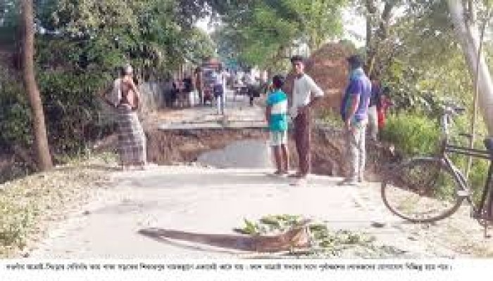 আত্রাই-সিংড়ার বেরিবাঁধ কাম পাকা সড়ক ইঁদুরের গর্ত থেকে সুরঙ্গের সৃষ্টি