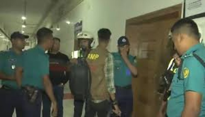 রাজশাহীতে বাসায় ঢুকে বিচারকের ছেলেকে ছুরিকাঘাতে হত্যা