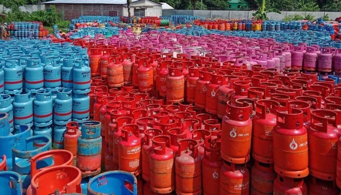 সরকারি এলপিজি গ্যাসের দাম বাড়ানোর প্রস্তাবে সাড়া দেয়নি বিইআরসি
