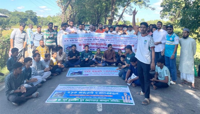 হালদার বালু উত্তোলনে বাধা দেওয়ায় হামলা